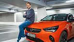 Herzlichen Glückwunsch! Opel-Markenbotschafter Jürgen Klopp mit dem FC Liverpool Englischer Meister