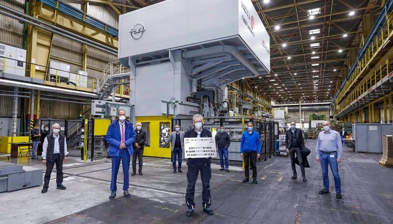 Technologie für sparsame Autos: Opel CEO Lohscheller weiht Anlage zur Warmumformung in Kaiserslautern ein