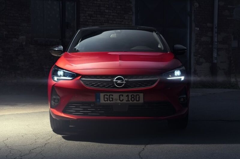 Taghell durch die Dunkelheit: Mit IntelliLux LED® Matrix-Licht von Opel