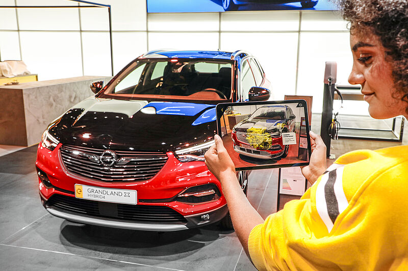 Augmented Reality auf der IAA: Opel-Weltpremieren im Röntgenblick