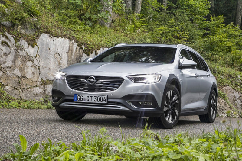 Die Nacht zum Tag machen: Mit IntelliLux LED® und Co. von Opel sicher durch die Dunkelheit